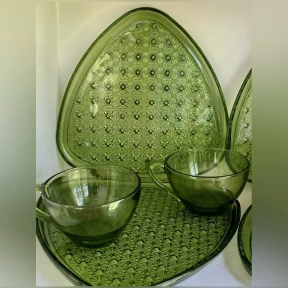 Antique (1960's) Indiana Glass Retro Style Serveware Set - Picture 2 of 8